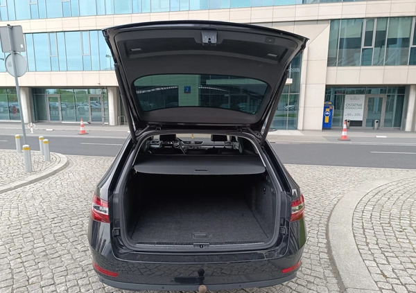 Skoda Superb cena 71900 przebieg: 196739, rok produkcji 2016 z Warszawa małe 781